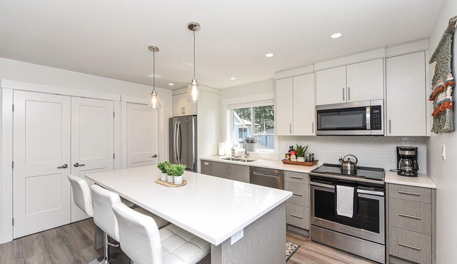 Private Modern Carriage by Seal Bay Trails