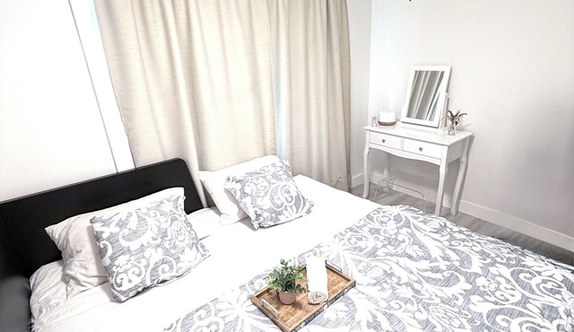 Private One Bedroom Private entry 15 min to YVR