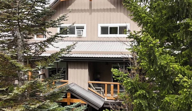 Private Rooftop Hot Tub, Walk to Village