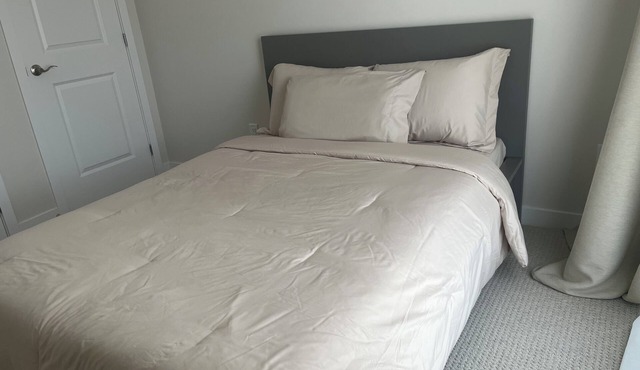 Private Room in Ottawa close to the airport