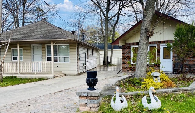 Private Wasaga Retreat Just 1.5min Walk To Beach!