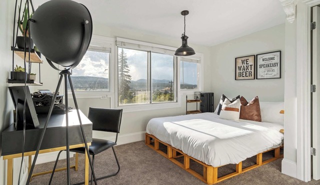Prohibition | Heritage Suite |Sleeps 10 | Downtown