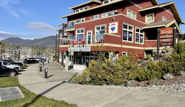 PROMO 5% WEEKLY AND 5% MONTHLY DISCOUNT! Family Friendly Waterfront condo