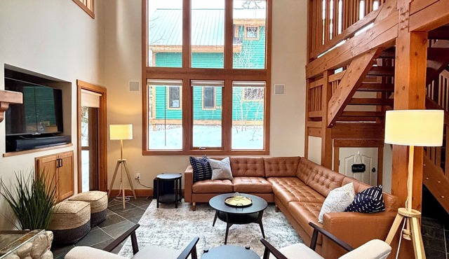 Purcell Woods Chalet – Sleeps 12