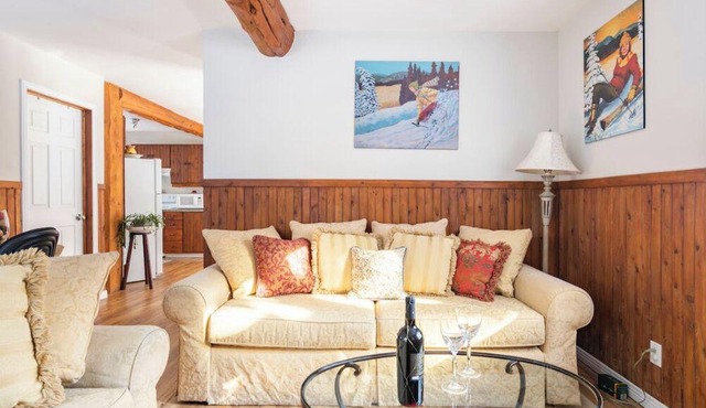 Quaint country cottage & private hot tub