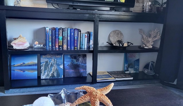 Quaint Tudor Retreat - pet friendly, ocean view, minutes from beach