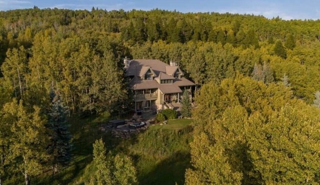 Queen Bdrm | Private Bthrm | Balcony | Bragg Creek