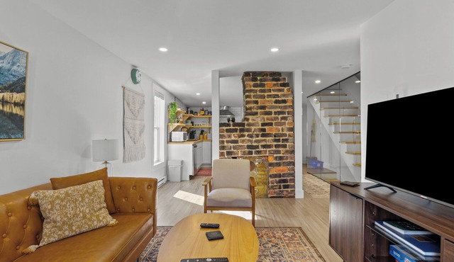 Queen Top Suite 2BR Free Parking Modern