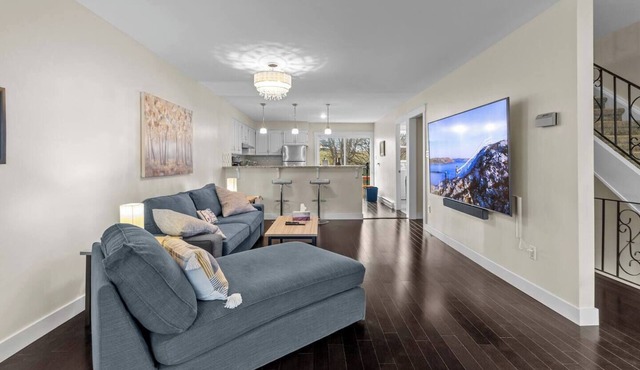 Quidi Vidi King 3 Doubles Parking Office