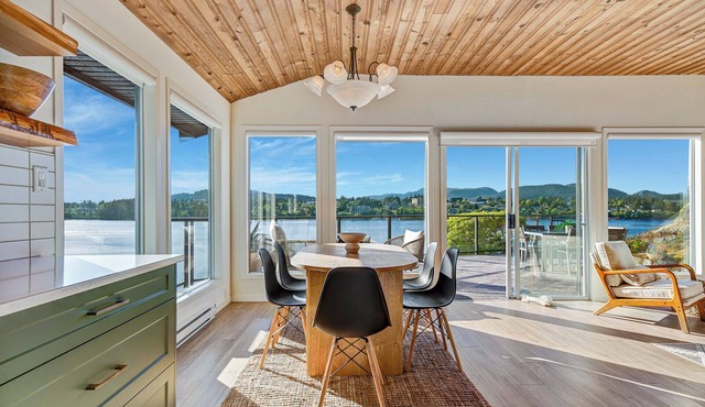 Quiet Luxury Waterfront Sanctuary: West Coast Family Escape with Private Dock