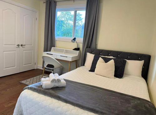 Quiet Queen Bedroom near Finch Birchmunt