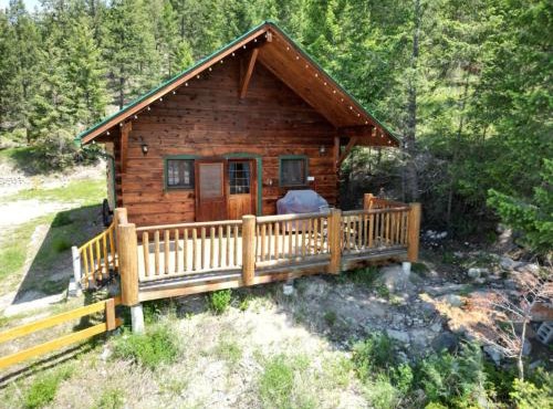 Radium Cabins Centrally located in Radium Hot Springs BC