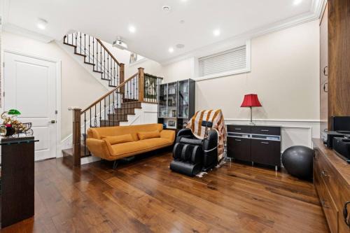 Rare Find Luxury Home Near Beaches with AC and Theatre Room