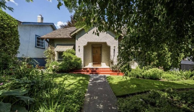 Rare Heritage Home Right Downtown