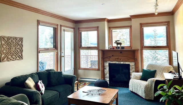 Rare Top 3rd Floor Corner Grandview Condo with Elevator & Extra Large Balcony