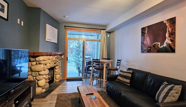 Rare Upper Village Townhouse w/a garage for gear and tuning!