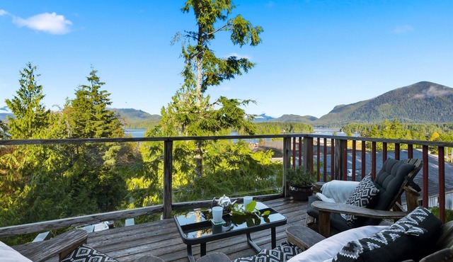 Raven's Treehouse-D.T, Tonquin, Mountain/Ocean View