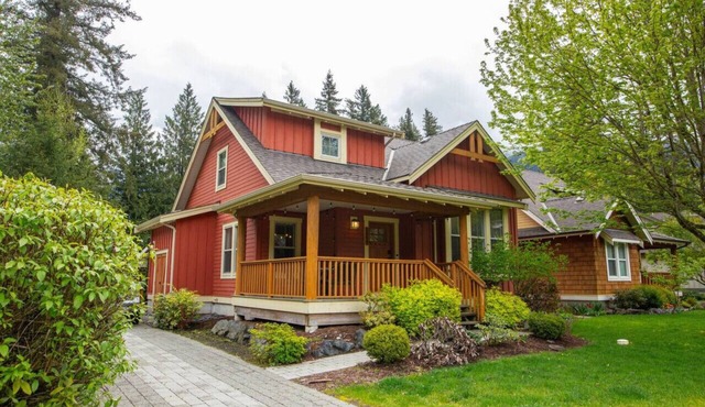 Ravenwood | 3 Bed Cabin with Pool & Hot Tub