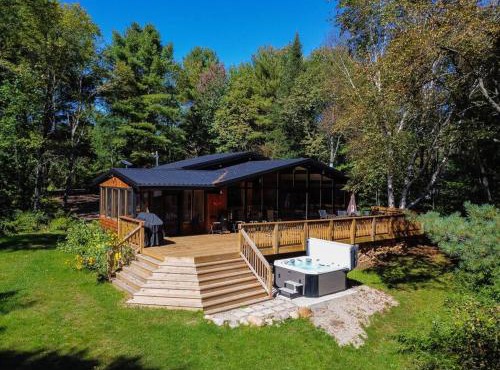 Red Cedar Chalet on Brady Lake