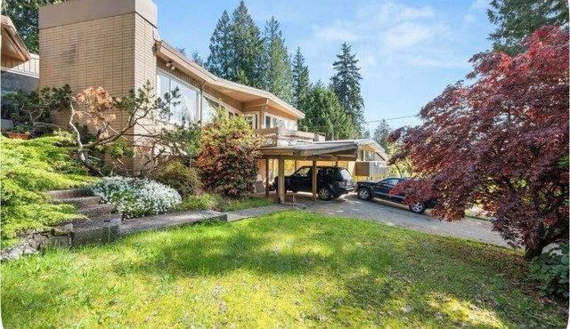 Refined North Shore 3BR Retreat, North Vancouver.