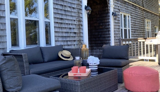 Registered Historic Edwardian Carriage House. Close to Katy's Cove.Pet Friendly.