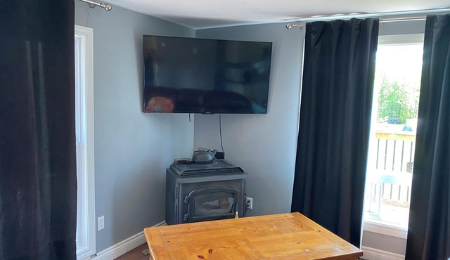 Relax and create memories at this quiet cottage home on the water, dog friendly.