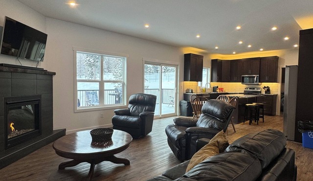 Relaxation with all Amenities! Three Bathrooms! (Contact Us)