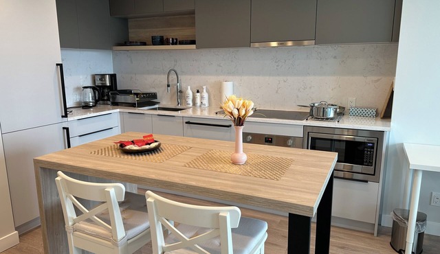 Relocation special/Brand new Condo by Skytrain& YMCA