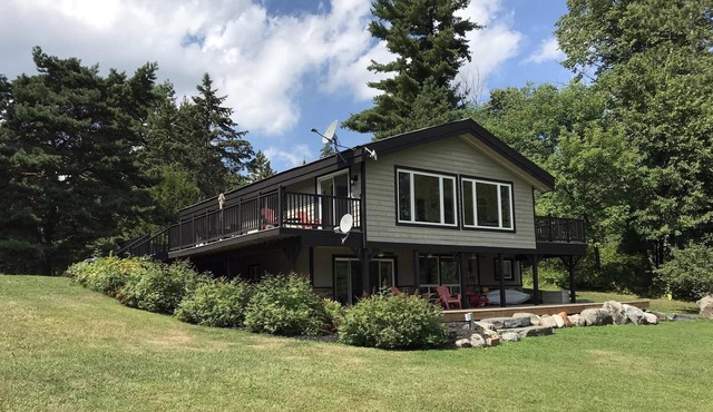 Renovated 4 Bed, 3 Bath. Mins from Port Sandfield. Tennis! Beach!