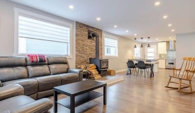 Renovated Downtown Home/Wood Fireplace/2 BDRM
