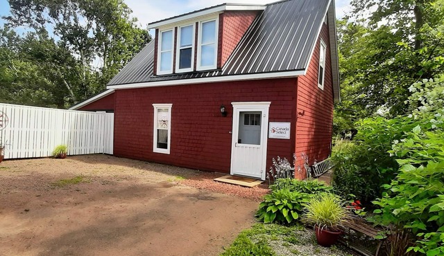 Renovated historical barn in Malpeque. close to several beaches and Cabot Park.