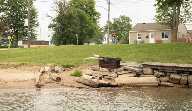 Retro Retreat - Riverfront Access - St. Clair River