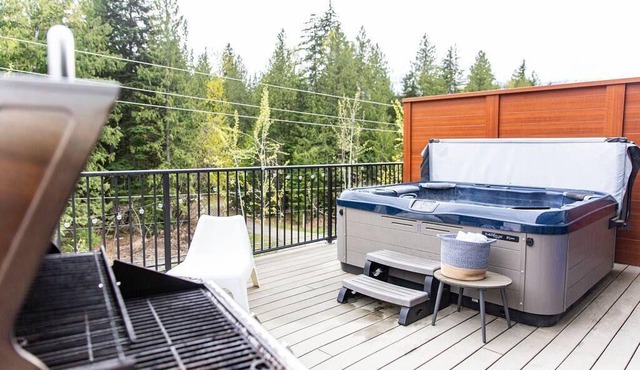 Reved Up & Out - Remarkable Two Bedroom Condo
