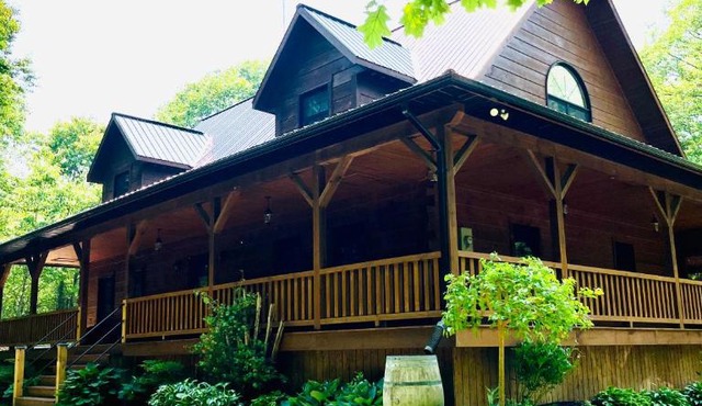 Rideau Lakes Rustic Chalet in Relaxing Natural Setting