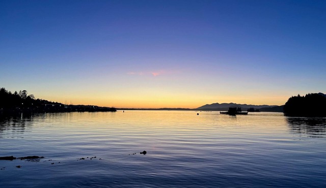 Right On The Water Just 4 Minutes Across By Our Boat From Downtown Tofino!