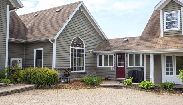 Rita's Retreat: Rita Suite ~ Indoor Saltwater Pool ~ with Lake View!