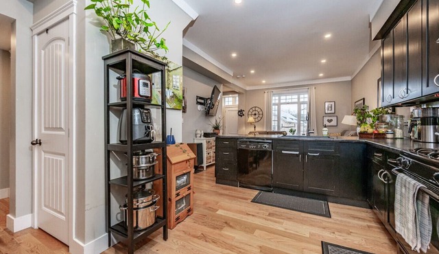 Riverside Retreat with Modern Comforts in the Heart of Elora