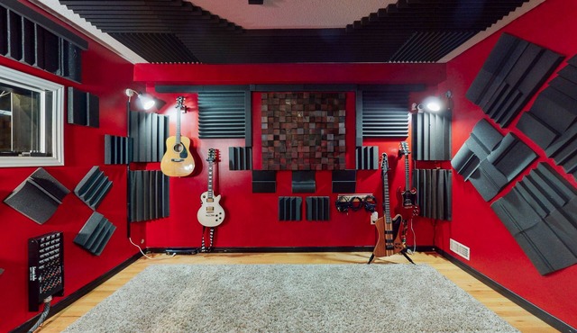 Rock n’ Roll BnB w/Music Studio