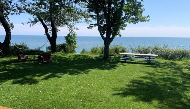 Rock Point Bay Retreat - Stunning Lake Erie Waterfront Cottage