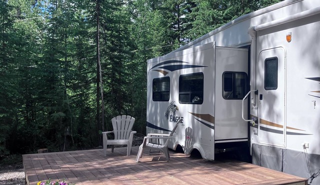 Rocky Mountain Camping in Luxury RV Nature at its finest with all amenities!