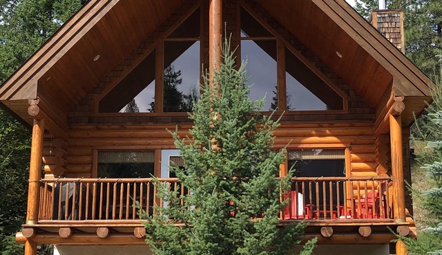 Rocky Mountain Getaway, Beautiful Cabin, Hidden Gem in Kimberley, BC