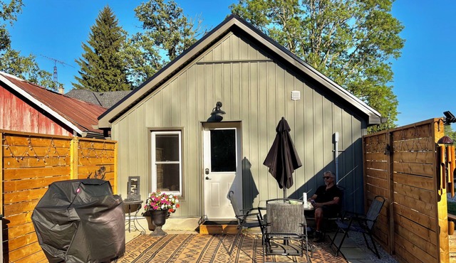 Rural Retreat. Private yard, fire pit. 3-30 mins to attractions & conveniences