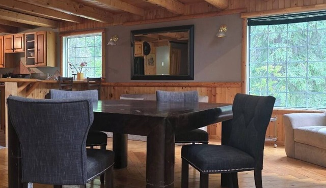 Rustic Beaverfoot Lodge Executive Cabin