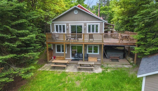 Rustic & Charming Mont Blanc Chalet+ Private Spa in Laurentians