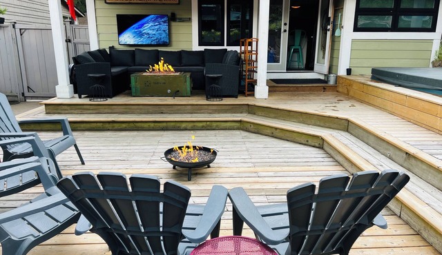 Rustic Cultus Lake 3 Bedroom + Loft Family Cabin!