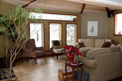 Rustic Farmhouse in Gaspereau Valley Wine Country!