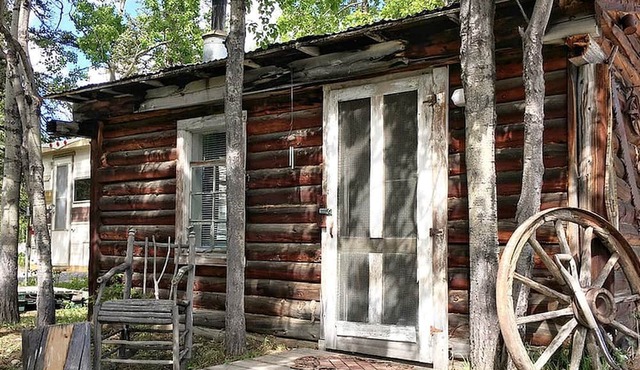 Rustic Getaway Cabin with Complimentary Wi-Fi near Whitehorse, Yukon in Tagish