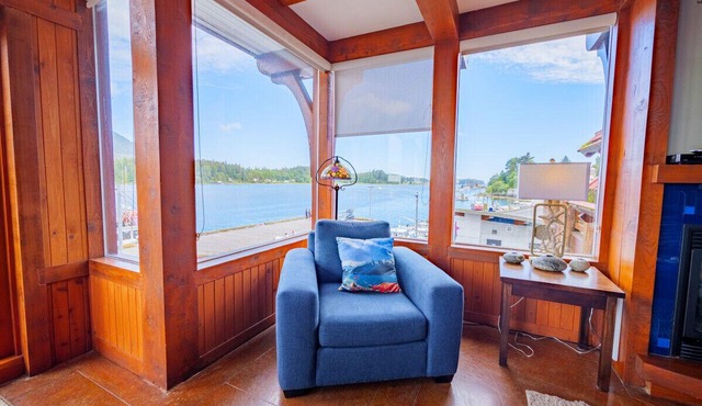 Safe Harbour | Downtown King Bed + Inlet View