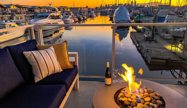 * Sailor's View * Floating Home Ocean Retreat