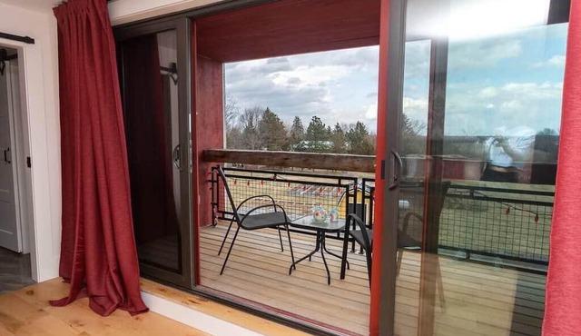 Salisbury Barn: Red Room - Bed & Breakfast Room